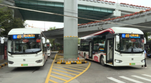 紫外線消毒，車門防夾……上海黃浦49路公交車多項高科技加持