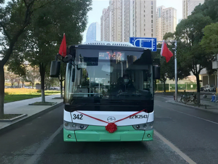 “小塊頭，大能量” 武漢街頭上新“漢產(chǎn)”純電動(dòng)公交車(圖1)